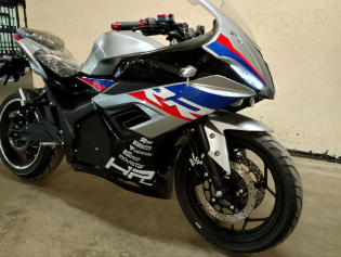Электромотоцикл BMW RR rest