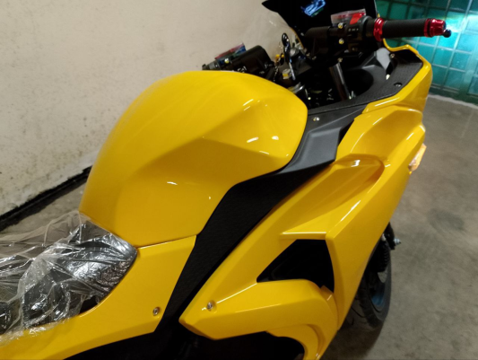 Электромотоцикл Yamaha R3